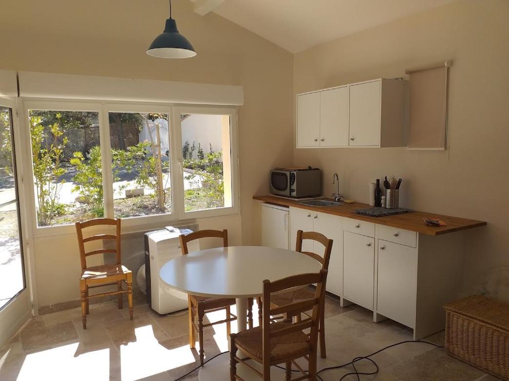 Studio"Le Petit Jas" Châteauneuf-de-Gadagne Εξωτερικό φωτογραφία